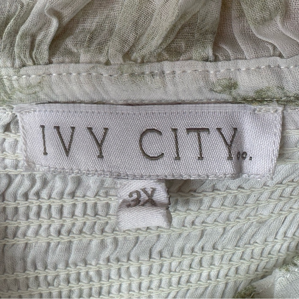 Ivy City Co. Valencia Dress in Sage size 3X - Picture 6 of 13